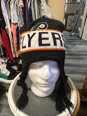 Black knit winter hat with white stripe featuring Flyers logo for Men’s Old Time Hockey Philadelphia Flyers Beanie