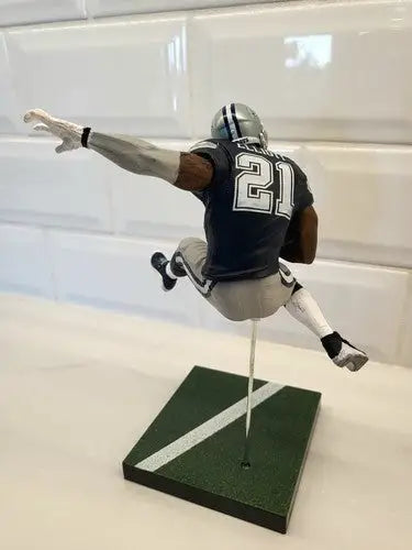 Dallas Cowboys Ezekiel Elliott loose action figure displayed in NFL McFarlane toy packaging