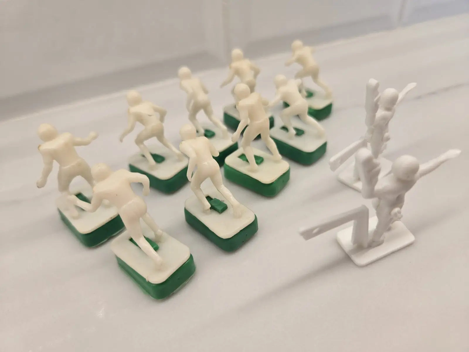 NFL Vtg 1970’s Tudor Unpainted Electronic Football Set 9 Players 2 QB/Kickers