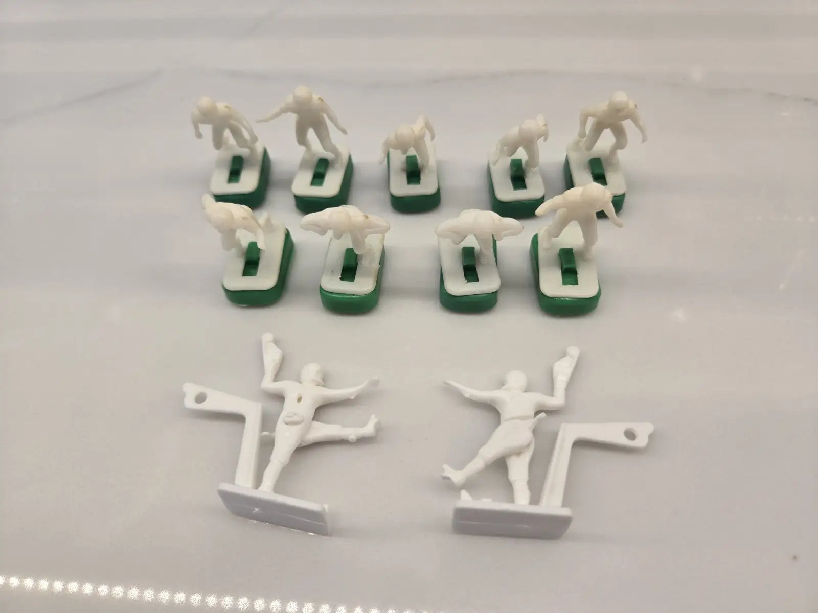 White plastic toy soldiers from NFL Vtg 1970s Tudor electronic football set
