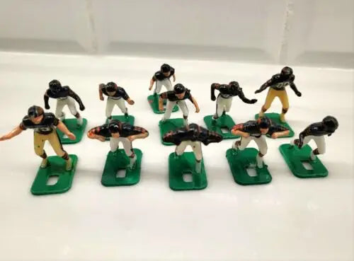 Miniature Chicago Bears electronic football player figurines in NFL Vtg Haiti Tudor set