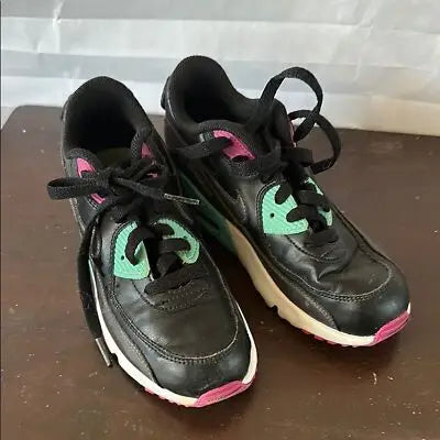 Black youth Nike Air Max 833414-033 running sneakers with pink and teal accents