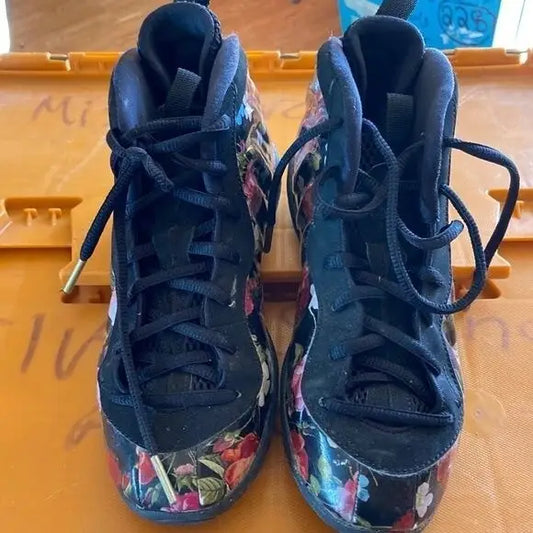 Girls high black floral sneakers for youth Nike high top shoes size 3Y casual style