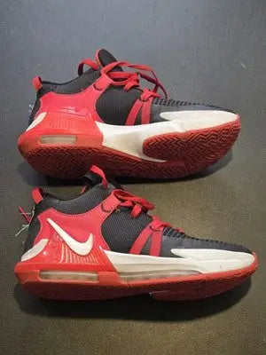 Nike LeBron Witness 4 Lion-Heel men’s basketball sneakers with black red mesh upper