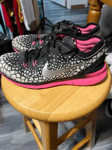 Nike True Fit athletic shoes with black and white pattern and pink soles