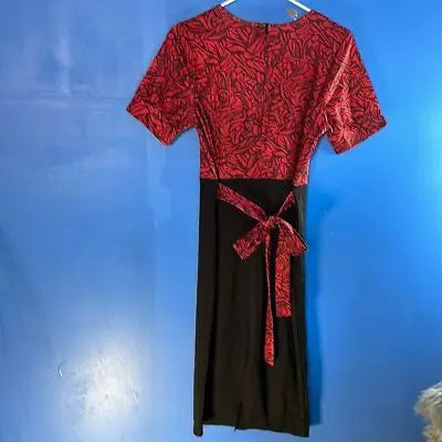 Red and black floral print short-sleeve midi dress with tied waist, size medium