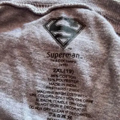 Gray Superman women’s cap sleeve T-shirt with DC Comics logo graphic in size 2XL