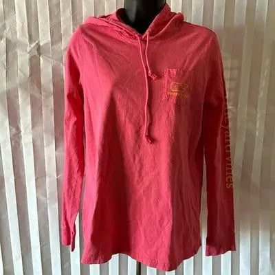 Vineyard Vines Girls pink pullover hoodie with front pocket and hood in size small