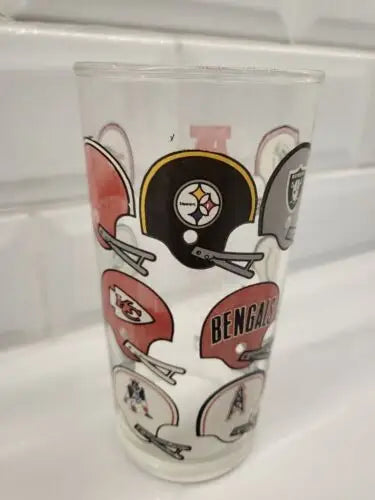 Vintage NFL American Football Conference Eatern Division Helm Logo Glass with NFL American Football team helmets