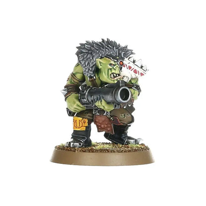 Green-skinned Beast Snagga Boyz Ork miniature with fur collar and large weapon on round base